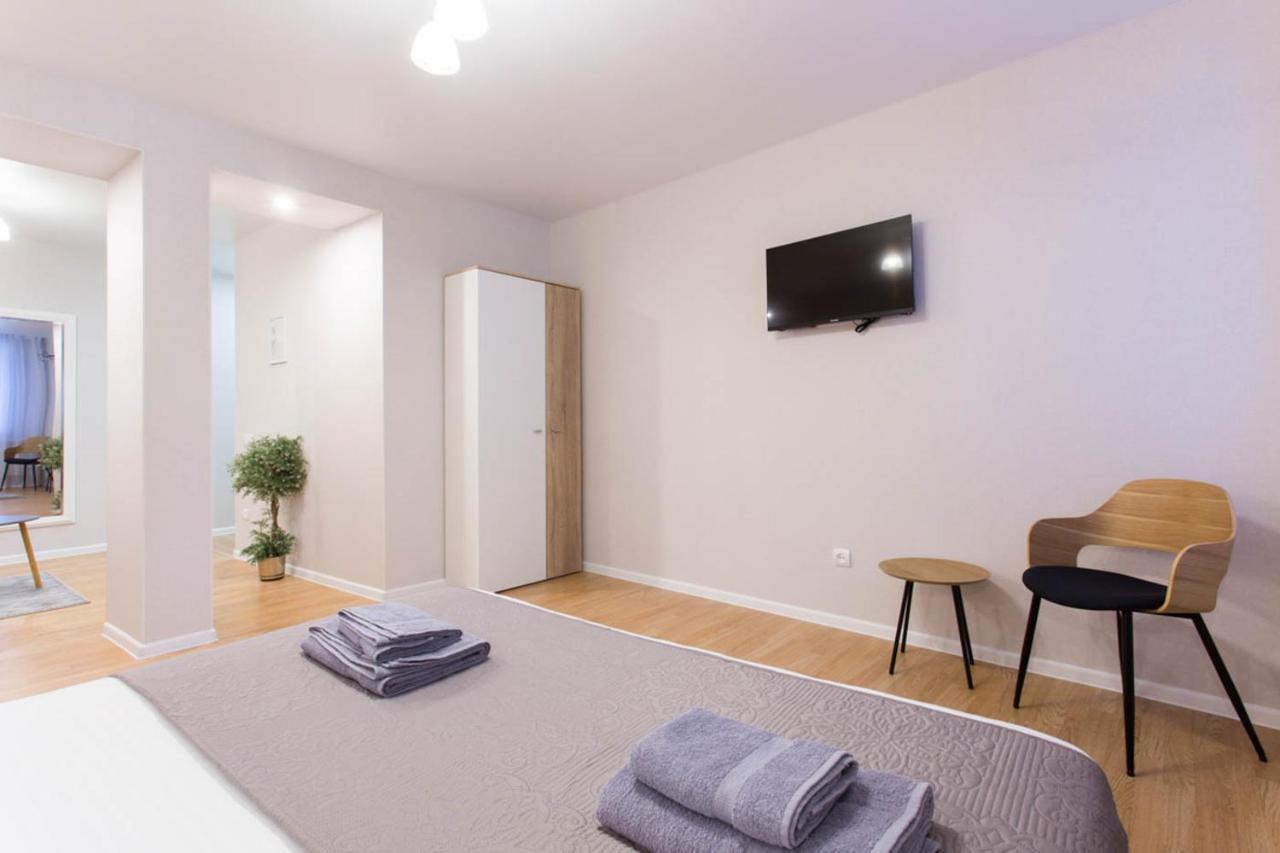 Apartment In The City Center - Gimnasiyna Naberezhna 24A-1 Kharkiv Exterior photo