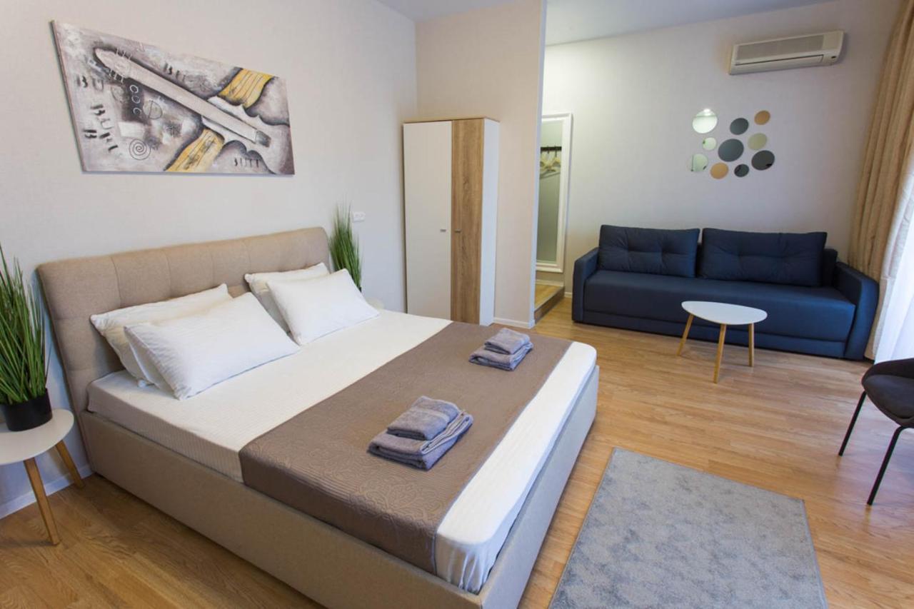Apartment In The City Center - Gimnasiyna Naberezhna 24A-1 Kharkiv Exterior photo